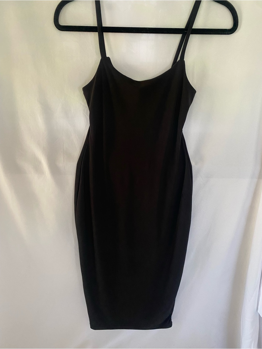 Elegant Classic Black Midi Slip Dress with Thin Straps